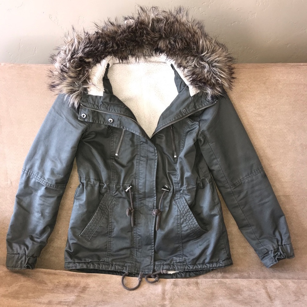 Cargo green jacket with fur hood